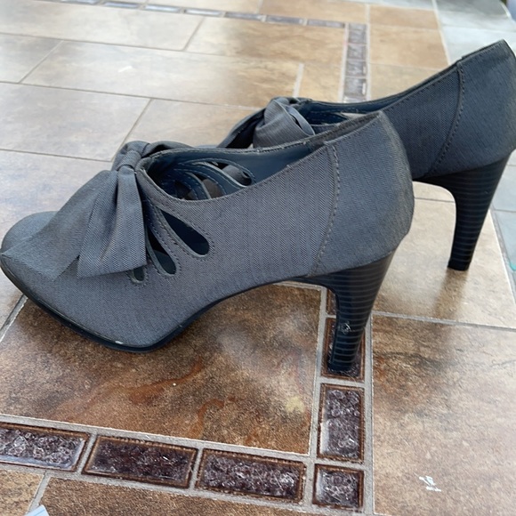 Ann Marine Grey Herringbone Heels - Picture 4 of 6